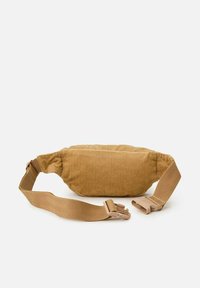 Hellbraune CORDURA-Tasche mit verstellbarem Riemen und Kunststoffschnalle, auf einem weißen Hintergrund ungeclipst gezeigt.