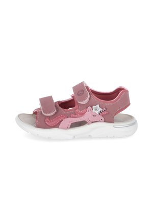 Różowy dziecięcy sandał z podwójnymi paskami na rzep, białą podeszwą i wzorem jednorożca z boku.
