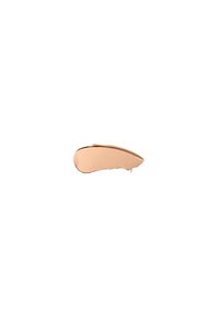 Macchia di fondotinta liquido in una calda tonalità beige, texture liscia con una finitura cremosa, adatta per essere sfumata sulla pelle.