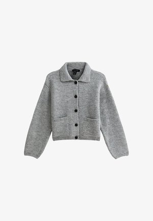 Grijze geribbelde gebreide cardigan met zwarte knopen aan de voorkant, twee voorzakken, lange mouwen en een kraag.