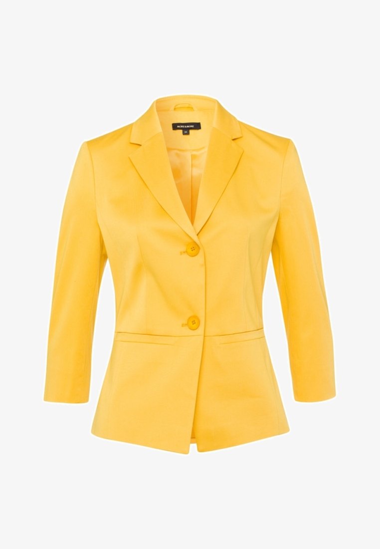 Blazer jaune ajusté avec deux boutons et manches trois-quarts, avec revers crantés et taille cintrée.