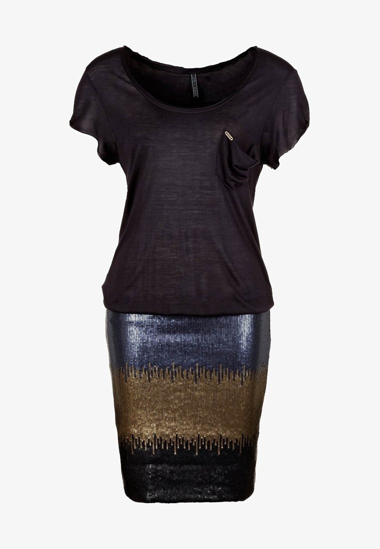 Haut noir à manches courtes et encolure arrondie avec poche poitrine, associé à une jupe crayon taille haute ornée de sequins bleus, dorés et noirs.