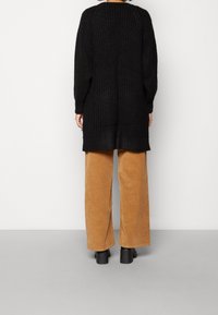 More & More Strickjacke - black
