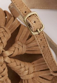 Next FOREVER COMFORT HUARACHE - Szandálok - camel brown