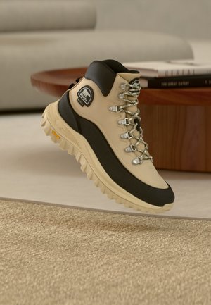 Sorel, CALLSIGN CONQUEST GTX - Високи маратонки - bleached ceramic