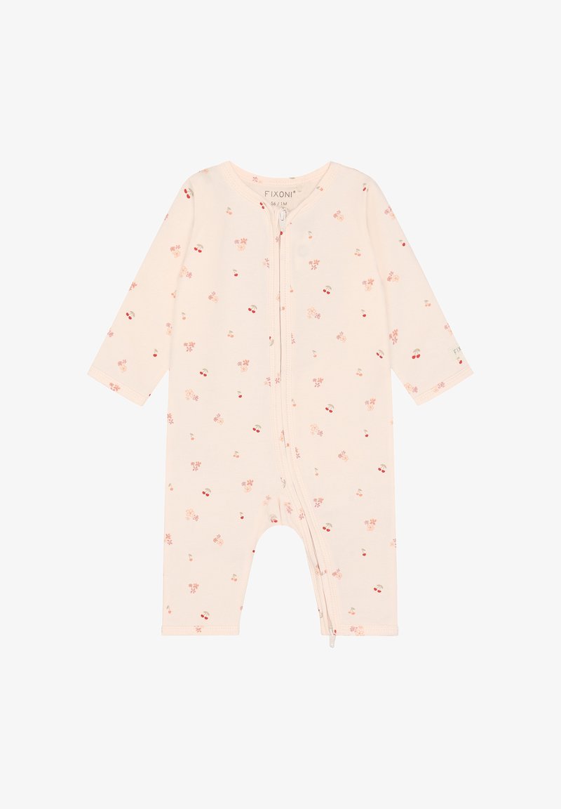 Grenouillère rose clair pour bébé, à manches longues, avec une fermeture éclair à l'avant et de petites impressions de cerises et de fleurs dispersées sur le tissu.