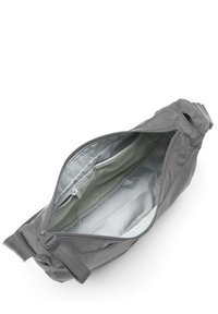 Grauer Stoffbeutel mit Reißverschluss, ausgestattet mit einem glatten, glänzenden Innenraum. Enthält eine Netztasche und einen verstellbaren Gurt für zusätzlichen Komfort.