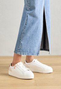 Tossud - white/rose gold