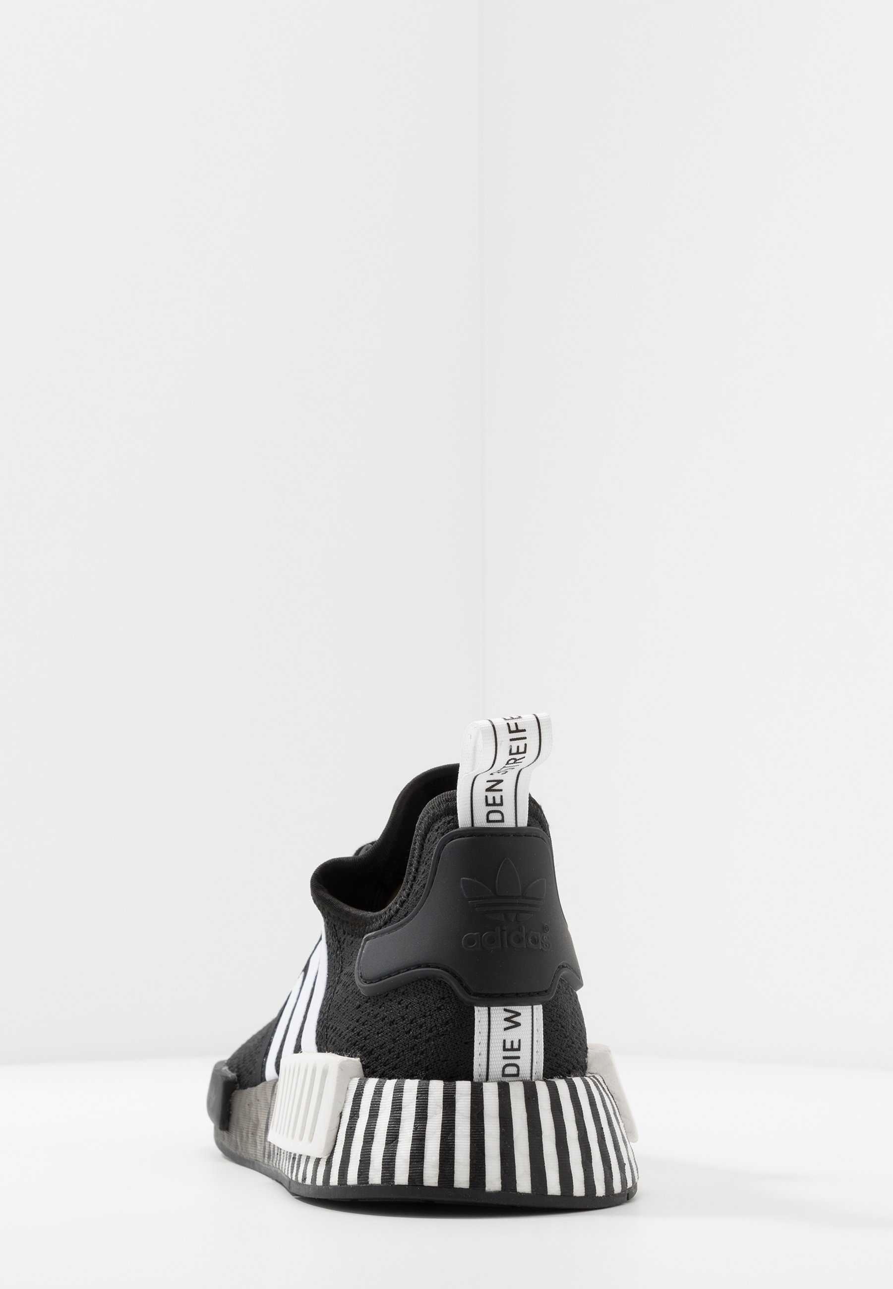 adidas Originals NMD R1 - Joggesko - core black/footwear white adidas Originals NMD R1 - Joggesko - core black/footwear white