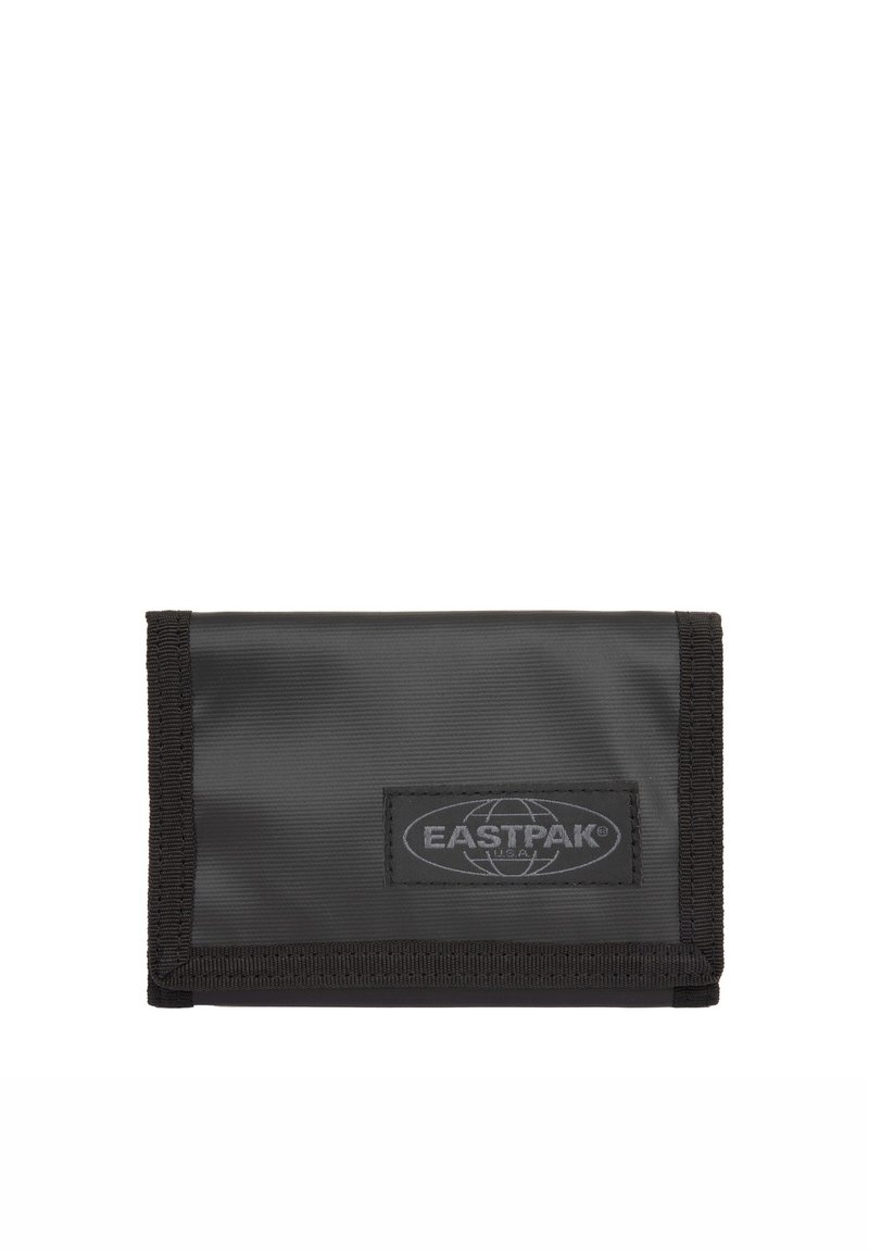 Portafoglio in nylon nero con bordo cucito, dotato di logo Eastpak ben visibile e design rettangolare compatto. Superficie texturizzata, stile minimalista.