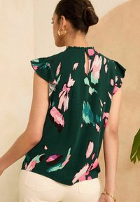 Love & Roses SHIRRED REGULAR FIT - Blúzka - green feather