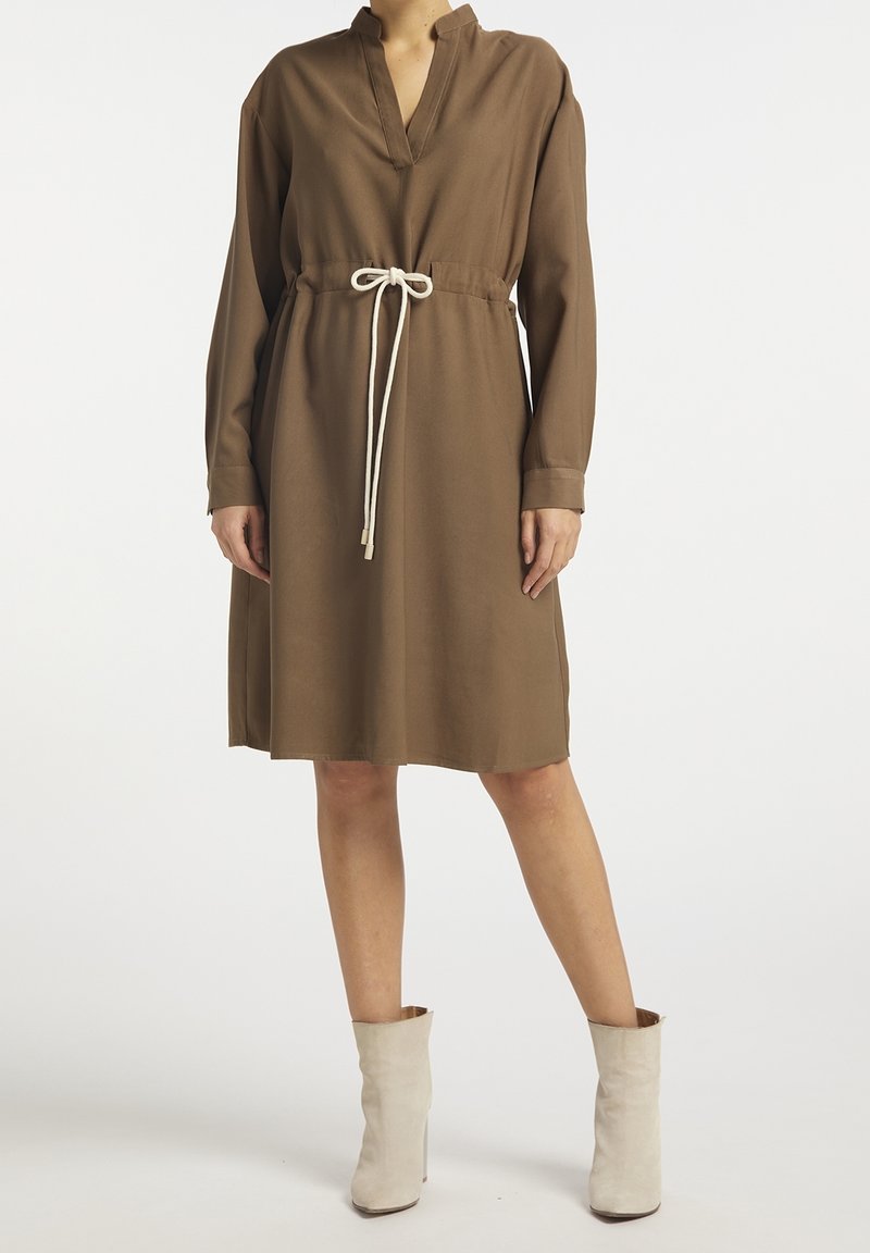 Robe Femme FIGL Beige Manches Longues - Taille 38, Mi-longue - Occasion Très Bon état