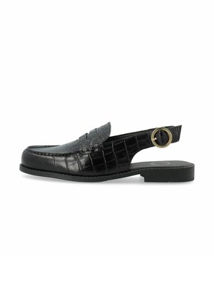 Sort læder slingback loafers med krokodilletekstur, rund guldbeslag, lav hæl og mokkasin-stil syning på hvid baggrund.
