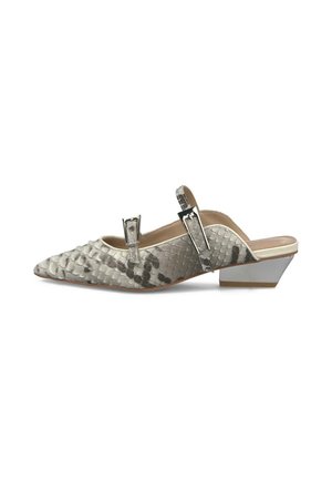 Mule à bout pointu avec texture effet peau de serpent, deux brides à boucles sur le dessus et un talon bloc bas géométrique en tons gris.