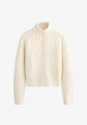 Cremefarbener, kabelgestrickter Cardigan mit hohem Kragen, einer Knopfleiste vorne, gerippten Bündchen und Saum sowie verzierungen mit komplexen, strukturierten Mustern.