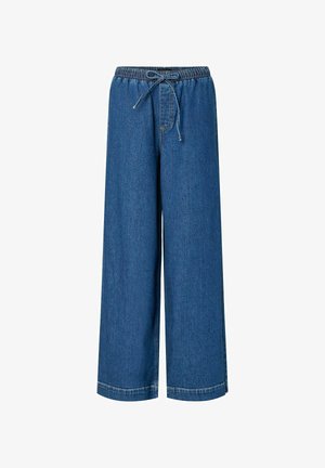 Bredbenede denimbukser med elastisk talje og snor. Stoffet er medium blå med en glat tekstur og enkle syninger.
