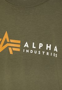 Alpha Industries LABEL KIDS TEENS UNISEX - T-shirt estampada - dark olive