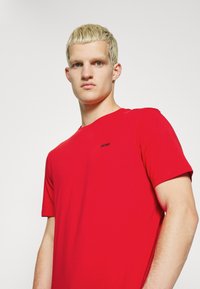 HUGO DERO - Osnovna majica kratkih rukava - open pink