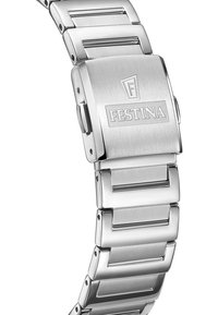 Srebrna watch band iz nerjavečega jekla z brušenim in poliranim zaključkom. Ima zložljiv sponko in pravokotno povezavo s pravnjenim logotipom.