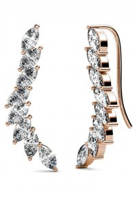 Gli orecchini in oro rosa presentano gemme chiare tagliate a marquise disposte in una linea curva, con accenti in metallo lisci e un design elegante.