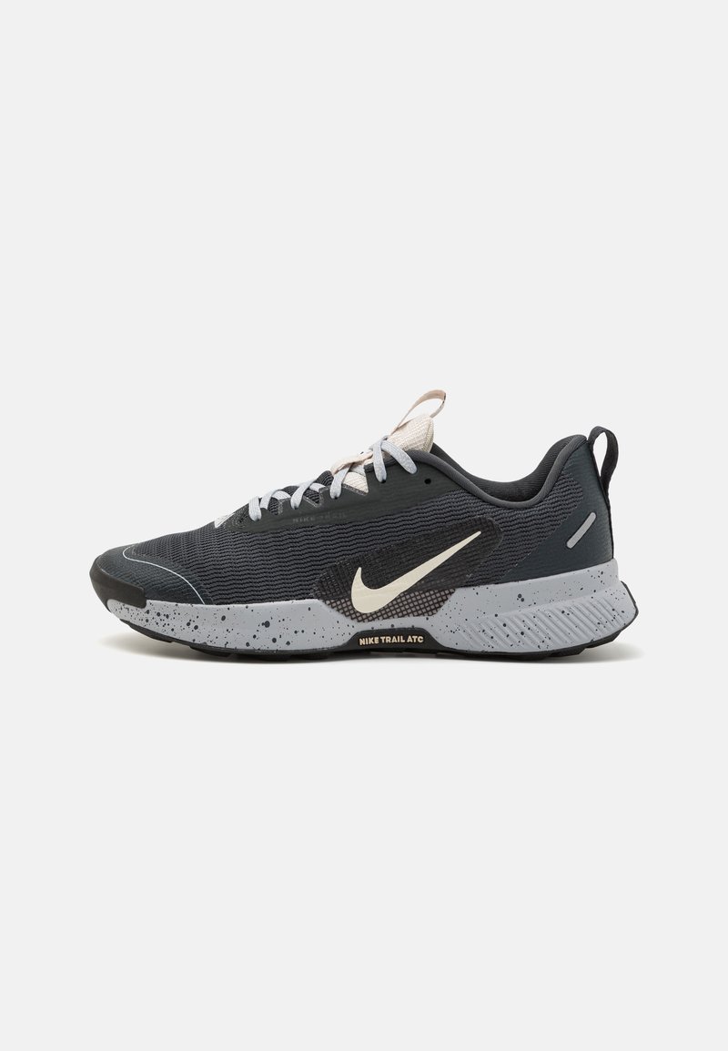 Nike Performance JUNIPER 3 - Trail hardloopschoenen - dark smoke grey/light orewood brown/black/wolf grey