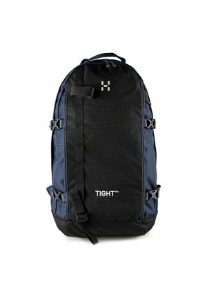 Großer Rucksack in Schwarz und Marineblau mit seitlichen Schnallen, Frontgurt, oberem Griff und der Aufschrift "TIGHT™" auf der Vorderseite.