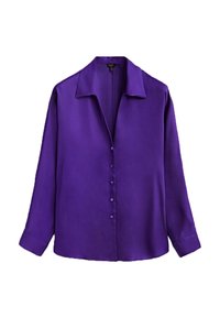 Lilla satin-langærmet skjorte med spids krave, knaplukning foran og en glat tekstur. Har en afslappet pasform.