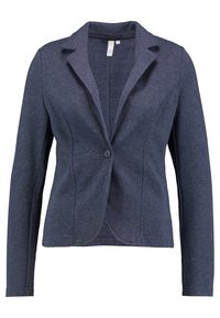 Blazer azul marino hecho de tela suave y texturizada, con mangas largas, cuello con muesca, cierre de un solo botón y detalles de costuras.