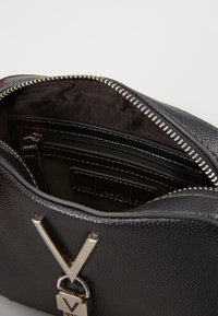 Valentino Bags DIVINA - Borsa a tracolla - grey