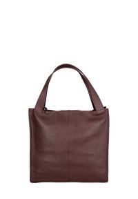 Bruine leren tote bag met een gestructureerd oppervlak, twee stevige handvatten en een eenvoudige rechthoekige vorm met een centrale naad.