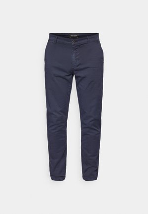 Chinos blu navy realizzati in cotone, con chiusura a bottone, passanti per cintura e un design slim fit con una texture liscia e senza motivi visibili.