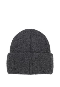 Beanie grigia lavorata a maglia con risvolto. Realizzata in morbida lana, presenta una finitura testurizzata e un aspetto leggermente peloso.
