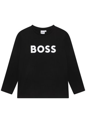 Czarna koszula z długim rękawem z białym, pogrubionym napisem "BOSS" na środku klatki piersiowej oraz okrągłym dekoltem.