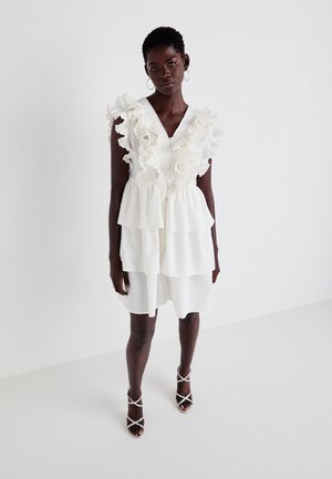 YASRUNA RUFFLE DRESS  - Koktailové šaty/večierkové šaty - star white