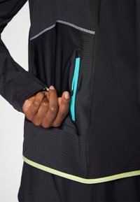 HOKA SKYGLOW HALF ZIP - Casaco para exterior - black