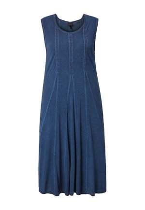 Vestido midi sin mangas en tela azul marino lavada con escote redondo y detalles de costuras verticales en la parte delantera.