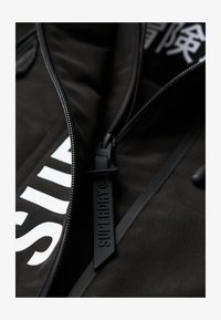 Valgt, jet black optic