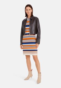 Marc Cain Strickkleid - bright pumpkin