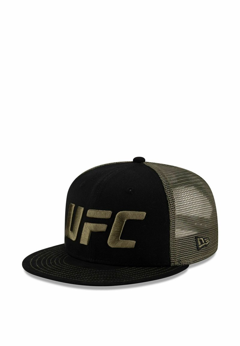 Schwarze und olivgrüne Snapback-Cap mit Netzrücken, mit großem, goldenen gestickten UFC-Logo vorne und gemustertem Schirm.