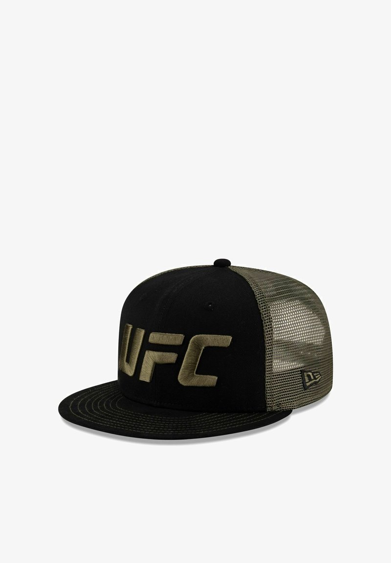 Schwarze und olivgrüne Snapback-Cap mit Netzrücken, mit großem, goldenen gestickten UFC-Logo vorne und gemustertem Schirm.
