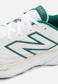 New Balance U1080O13 UNISEX - Sapatilhas - white/green