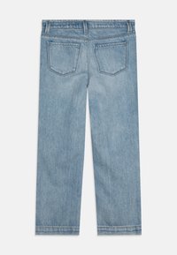 Ljusblå denimjeans med rak benform, med två bakfickor och ett klassiskt midjeband med bälteshällor.