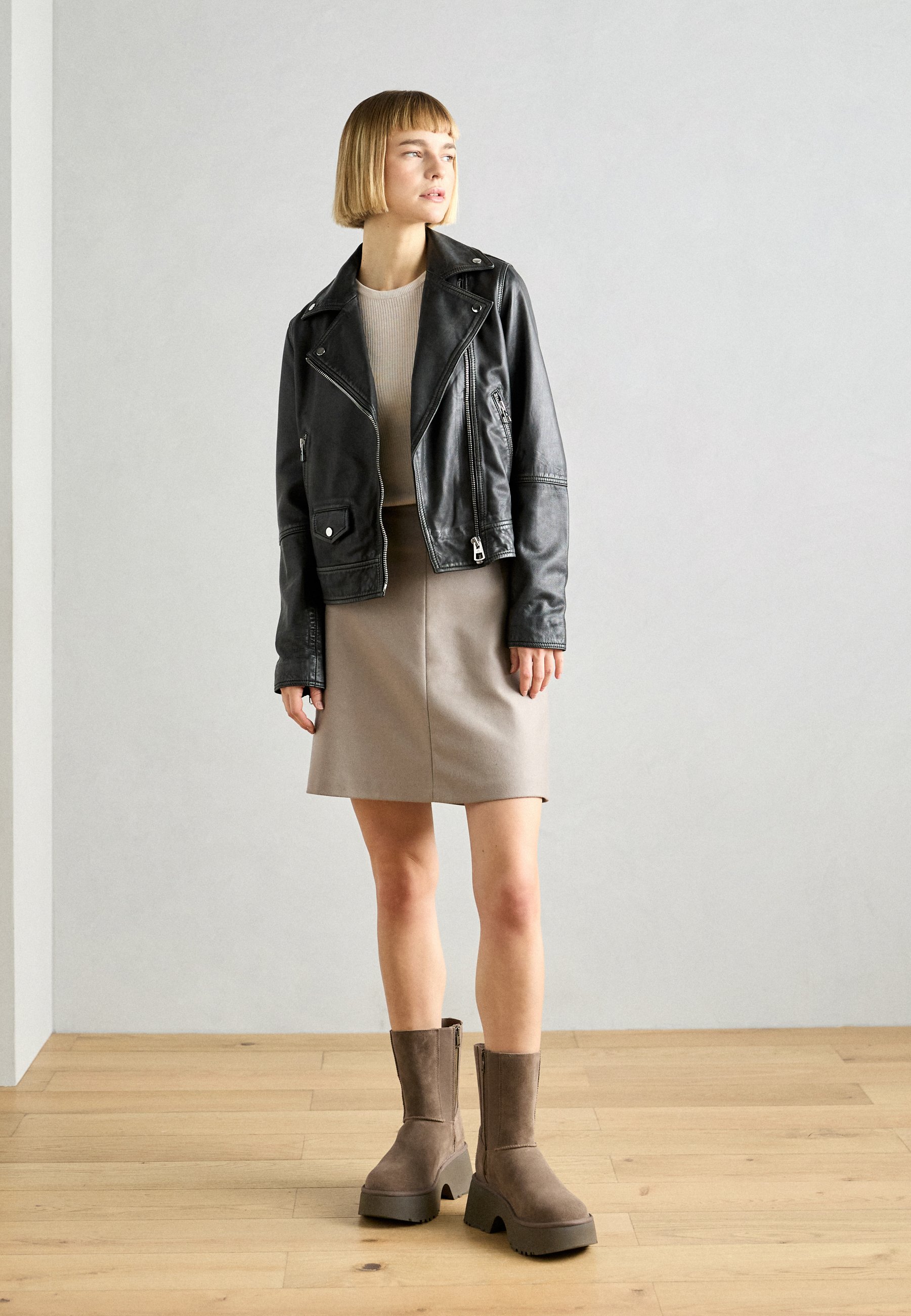 【関税込み】UGG \"Classic Twin Seam New Heights\" ankle boots Women's UGG Classic Twin Seam New Heights Boots | SCHEELS.com