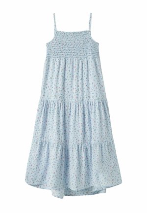 Világoskék ujjatlan ruha vékony pántokkal, ráncolt felsőrésszel, réteges szoknyával és apró, színes virágmintával.
