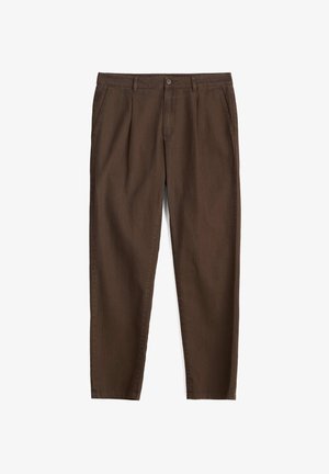 Rudos taperio modelio kelnes, pagamintos iš struktūrinio audinio, su mygtukų uždarymu, dirželių kilputėmis ir šoninėmis kišenėmis. Lygi apdaila be raštų.