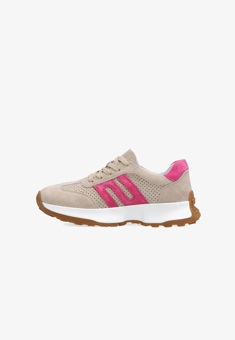 Beżowy sneaker z różowymi zamszowymi paskami i detalem na pięcie, białą grubą podeszwą, brązową spodem oraz beżowymi sznurowadłami, widziany z boku.