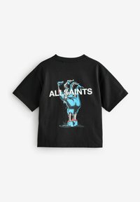 Črna bombažna majica s grafičnim dizajnom modre roke, ki prebija zemljo, ter napisom "ALL SAINTS" v belem.