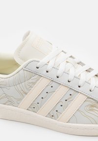 adidas Originals Sneakers - white
