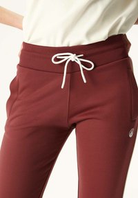 JOTT INGRINA - Pantalones deportivos - rouge