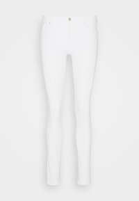 Jeans de denim blanco, corte ajustado, diseño de cinco bolsillos, cremallera con un botón plateado, textura suave y sin patrones ni acentos visibles.